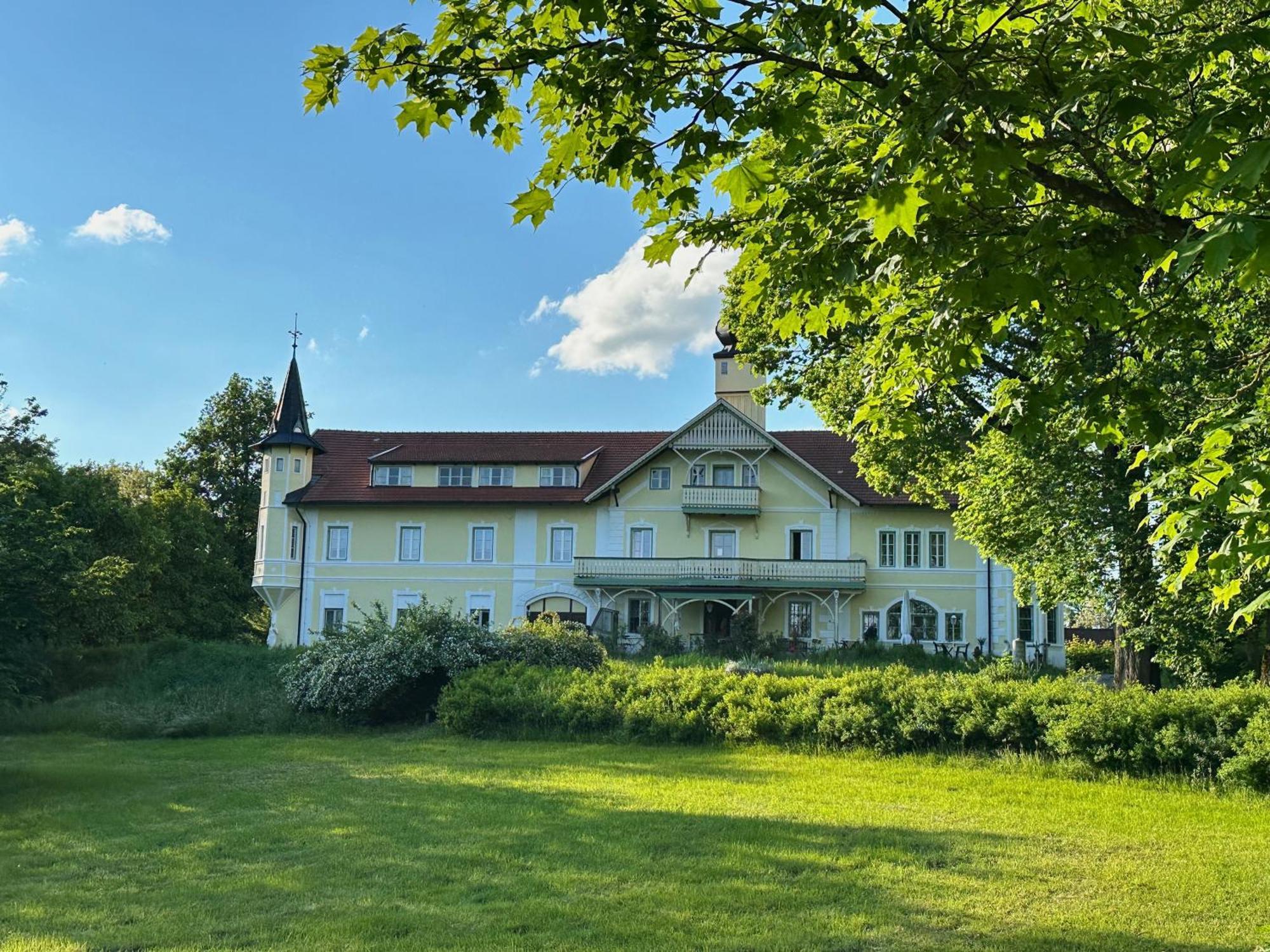 Gaestehaus Gut Frauendorf Windorf  Ngoại thất bức ảnh
